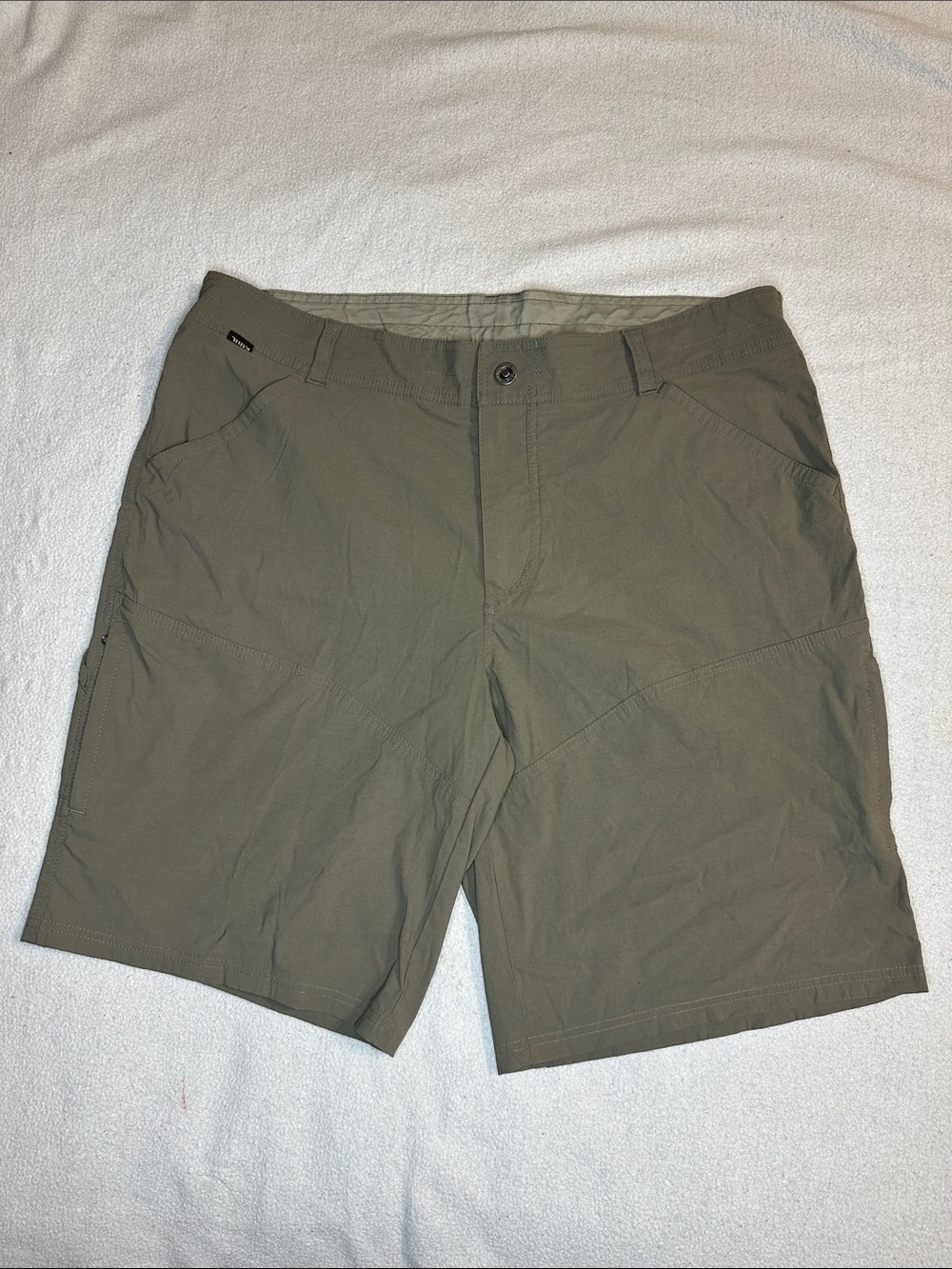 KUHL men’s cargo shorts size 41 12” inseam